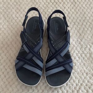 Clarks Cloudsteppers Navy and Light Blue Strappy Sandals size 7.5 US worn once
